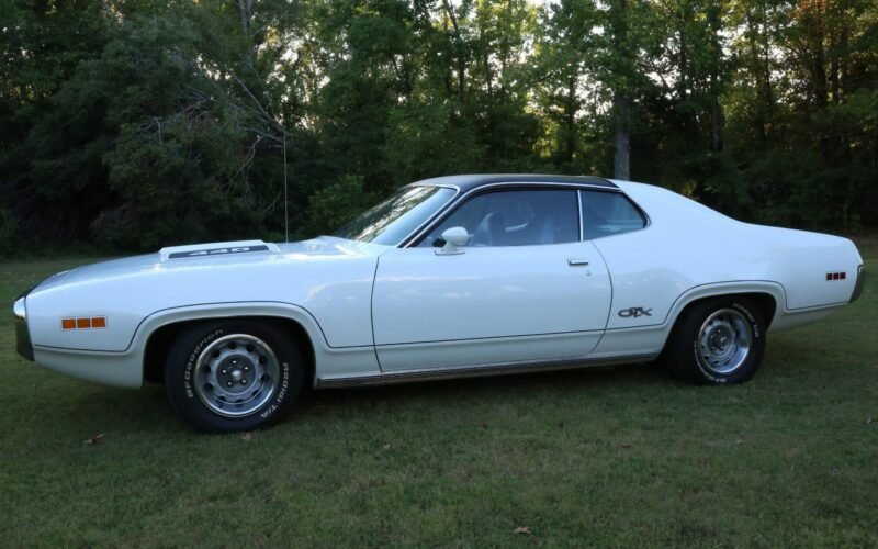 plymouth-gtx-base-white-for-sale