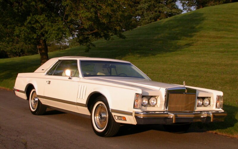 lincoln-mark-v-white-collectors-edition